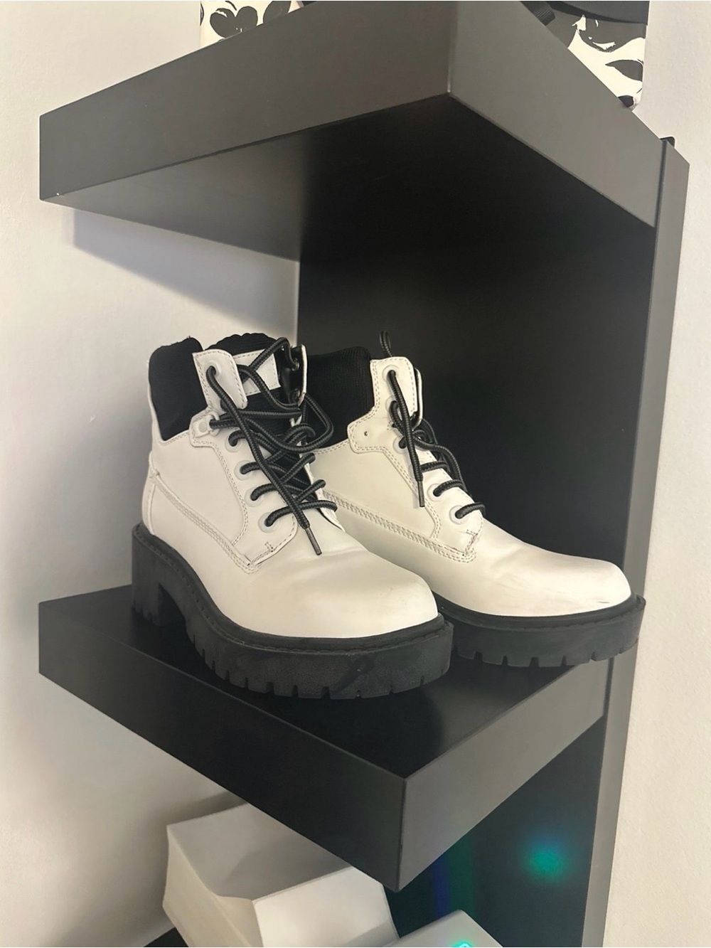 Boots Kendall & Kylie pre owned size 6M